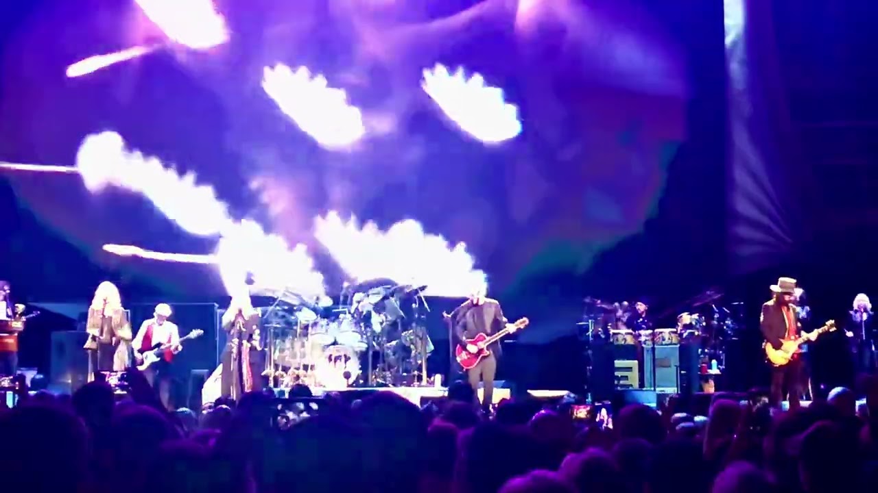 Christine McVie and Fleetwood Mac live in Cleveland Ohio, 2018